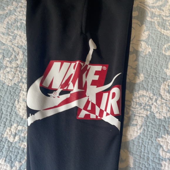 Boys Nike Jordan Sweatpants joggers - Picture 2 of 3